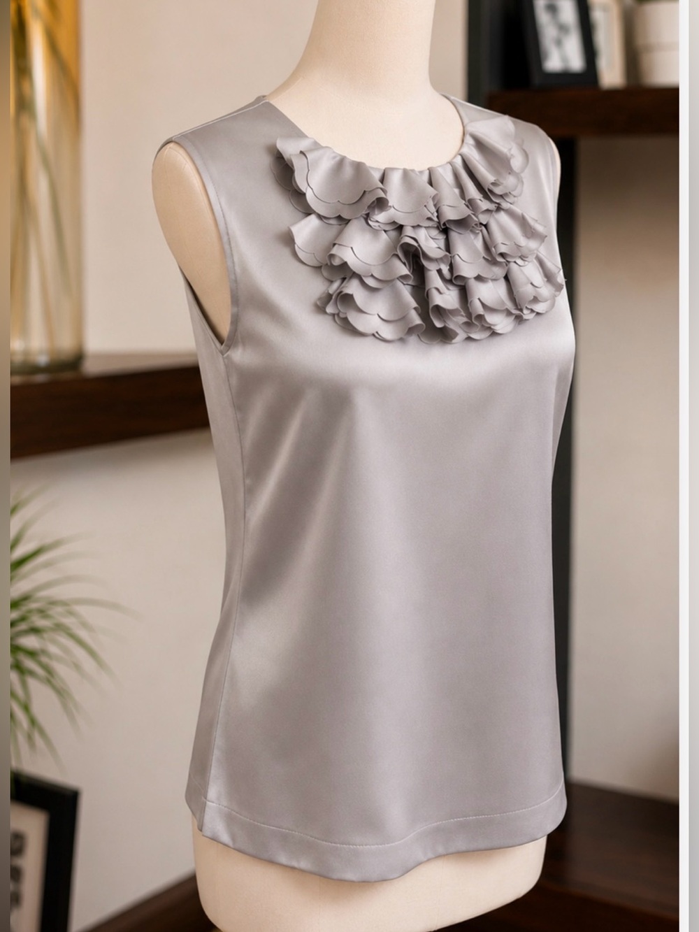 Halogen Nordstrom Silver Gray Sleeveless Top Ruffle Neck Size Medium